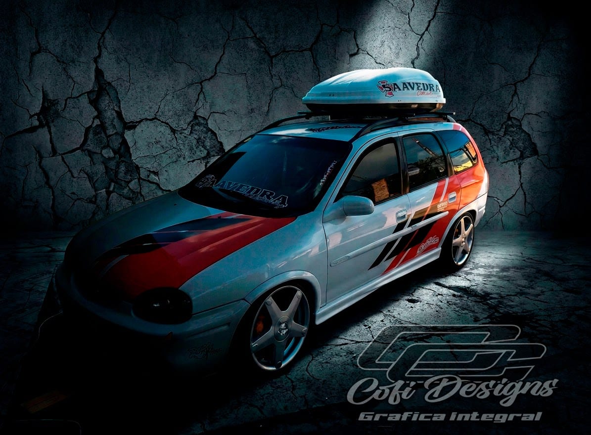 Wagon wrapeada por completo con diseño deportivo rojo, negro y blanco para Saavedra